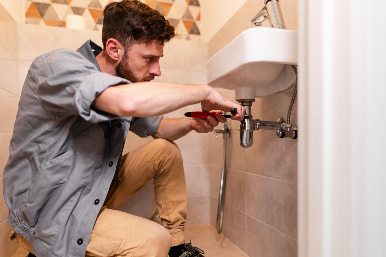 Signs It’s Time To Call A Plumber For Your Leaky Faucet